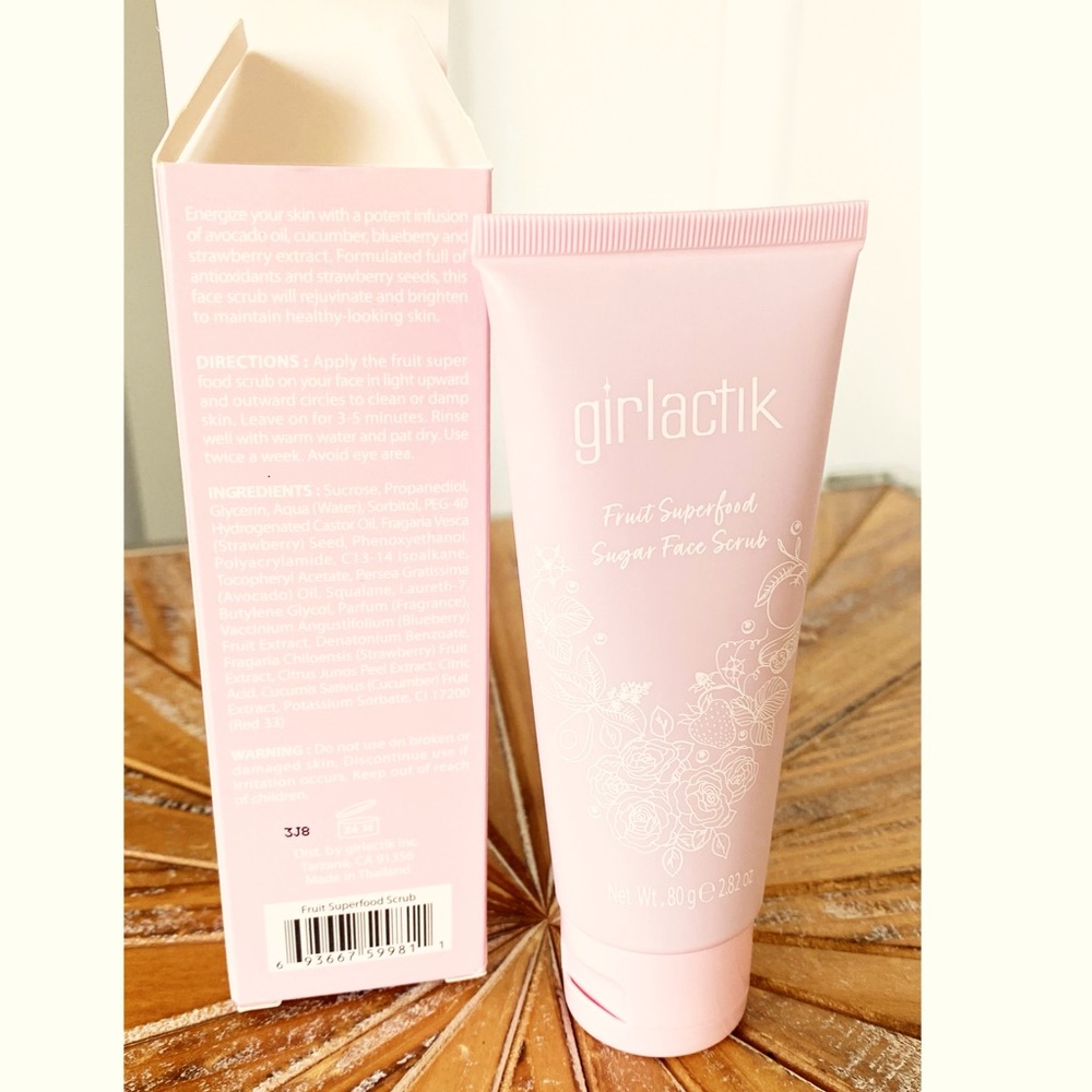 NIB Girlactik New Fruit Superfood Face Scrub 2.82 oz / 80 g